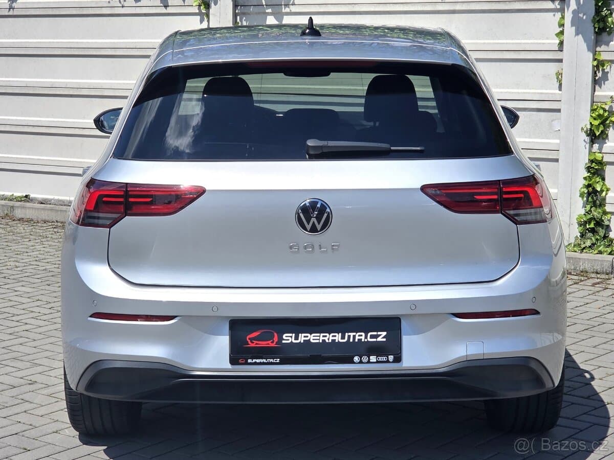 VW Golf 1.5 TSI Life / koupeno v ČR / NEHAVAROVÁNO