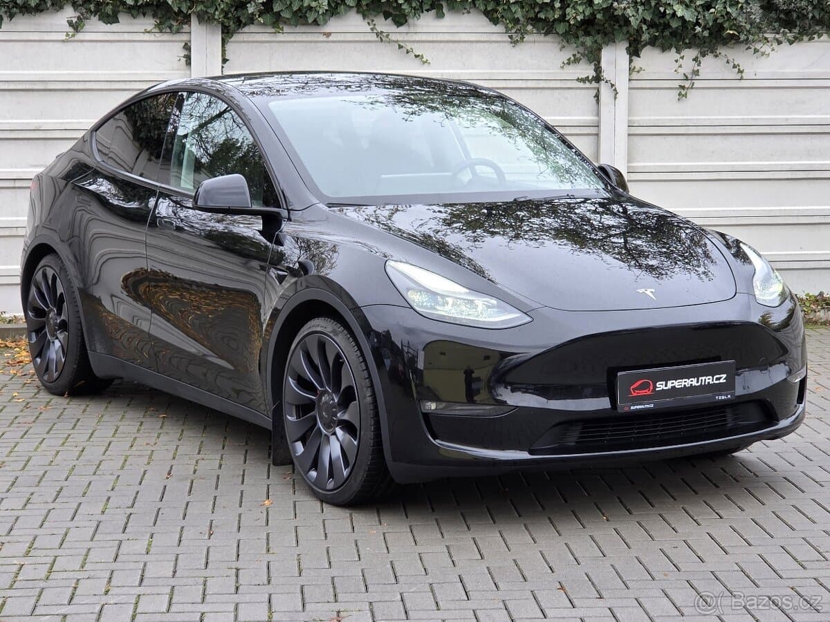 Tesla Model Y Performance Tovární Záruka SOH 96% Tažné zaříz
