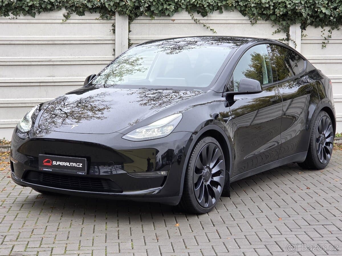 Tesla Model Y Performance Tovární Záruka SOH 96% Tažné zaříz