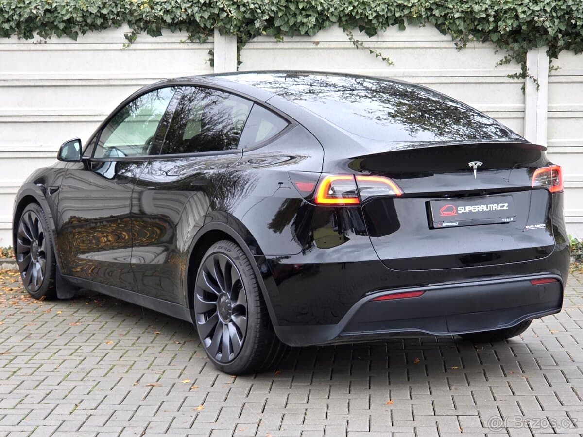 Tesla Model Y Performance Tovární Záruka SOH 96% Tažné zaříz