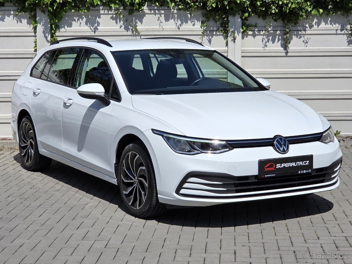 VW Golf VIII Variant 1.5eTSI DSG / koup. v ČR / NEHAVAROVÁNO