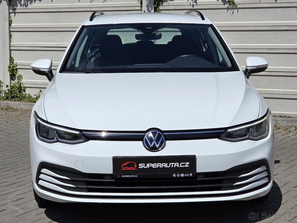 VW Golf VIII Variant 1.5eTSI DSG / koup. v ČR / NEHAVAROVÁNO