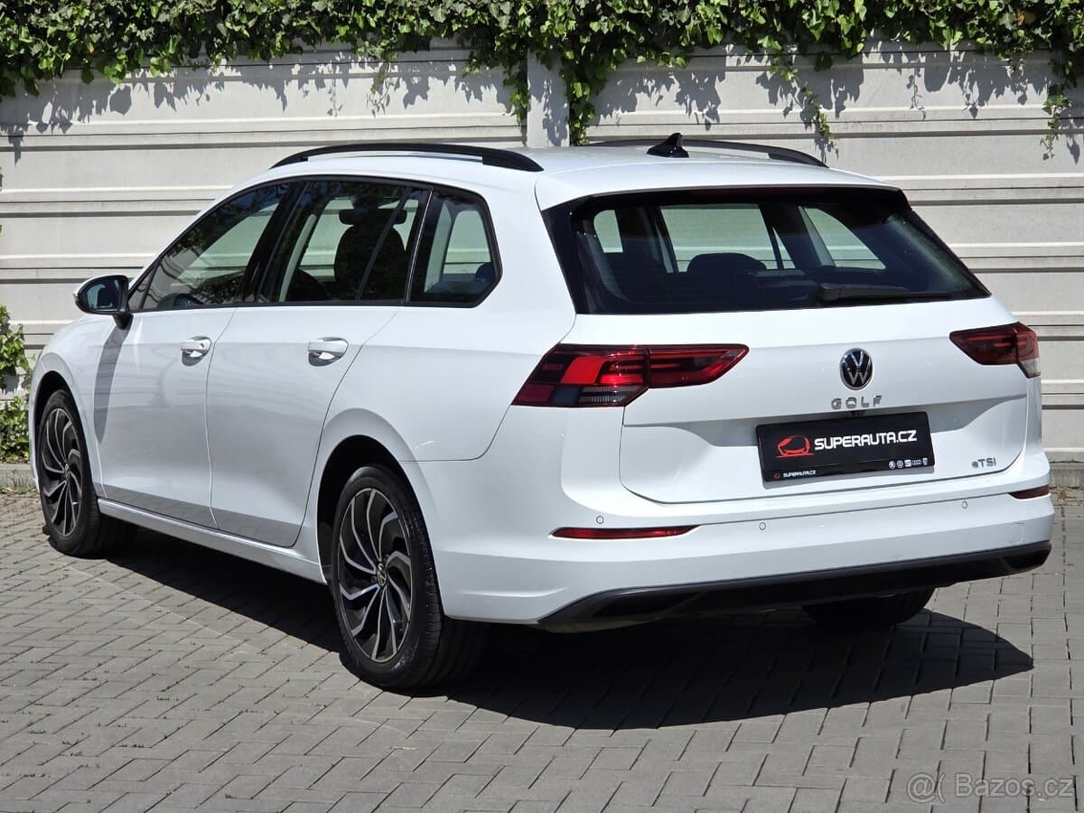 VW Golf VIII Variant 1.5eTSI DSG / koup. v ČR / NEHAVAROVÁNO