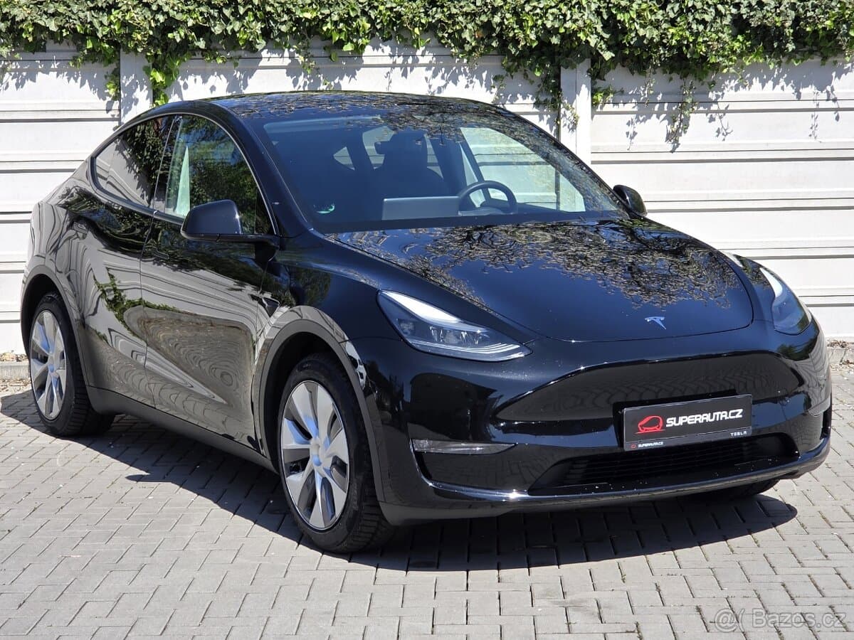 Tesla Model Y 4x4 Long Range / Tažné zařízení / NEHAVAROVÁNO