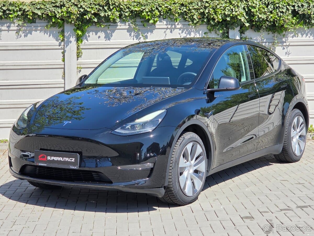 Tesla Model Y 4x4 Long Range / Tažné zařízení / NEHAVAROVÁNO