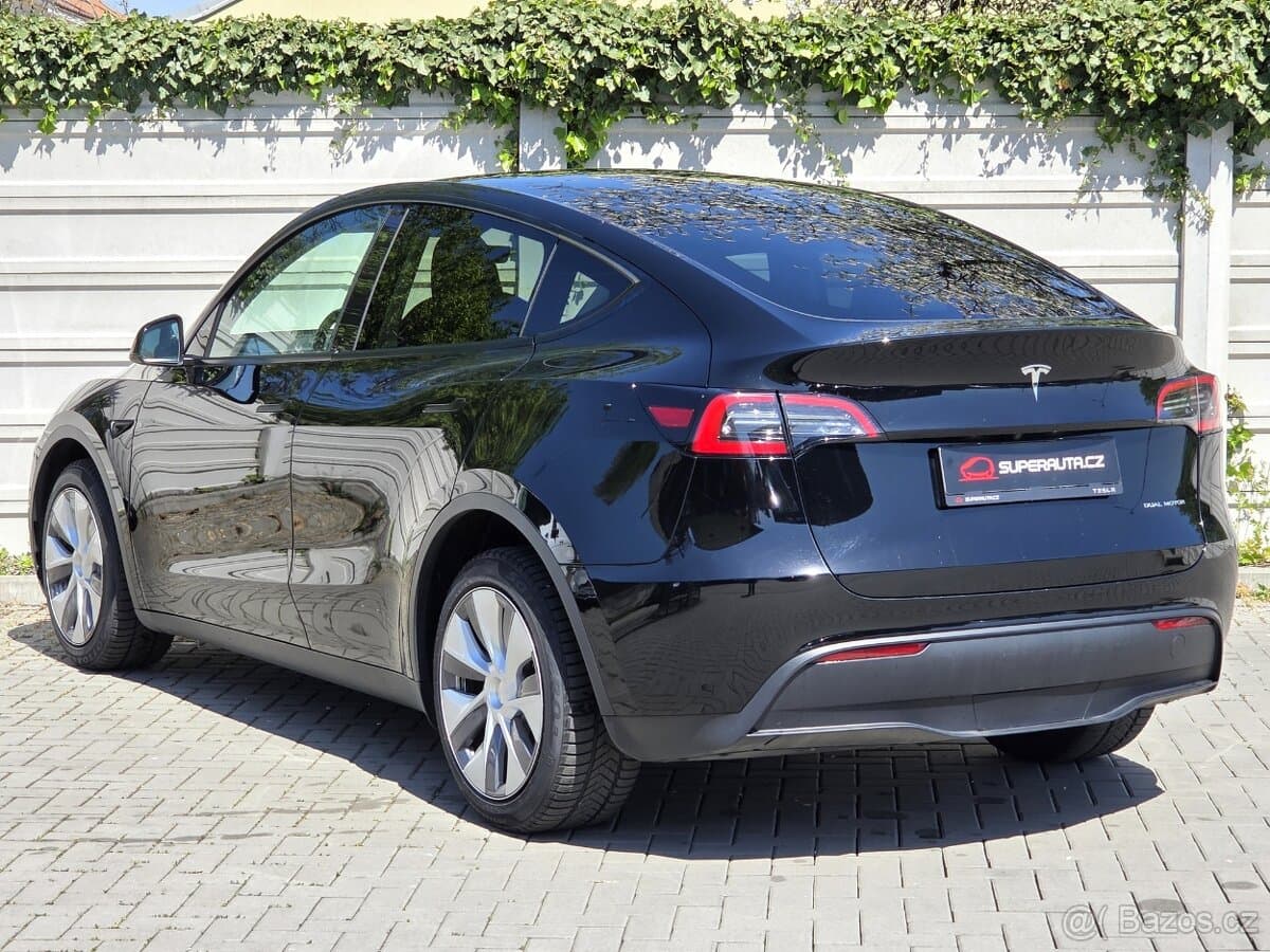 Tesla Model Y 4x4 Long Range / Tažné zařízení / NEHAVAROVÁNO