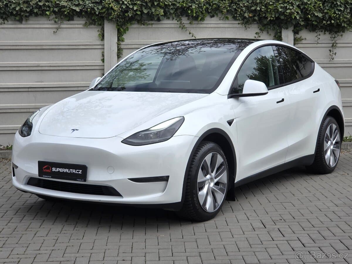 Tesla Model Y 4x4 Long Range / Tažné zařízení / SOH 92.2%