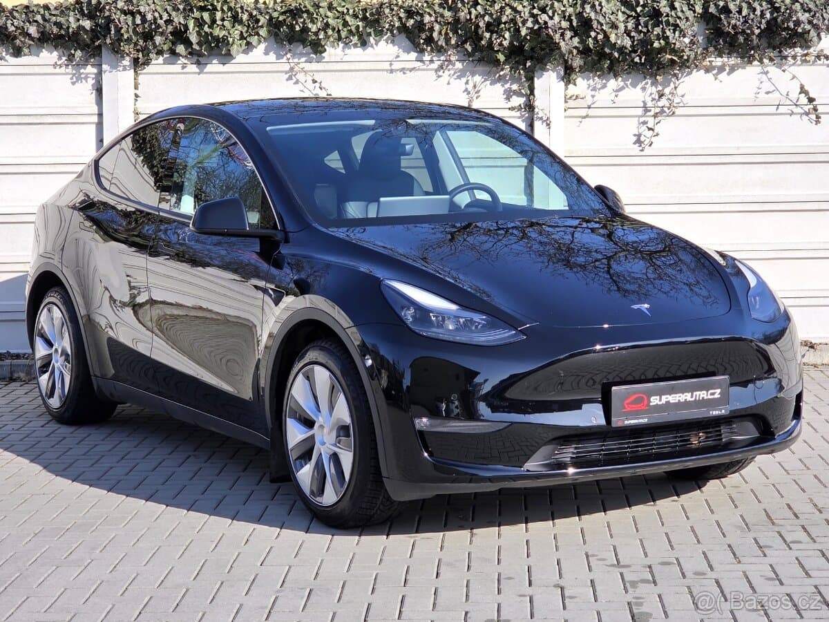Tesla Model Y 4x4 Long Range / Tažné zařízení / SOH 90.9%