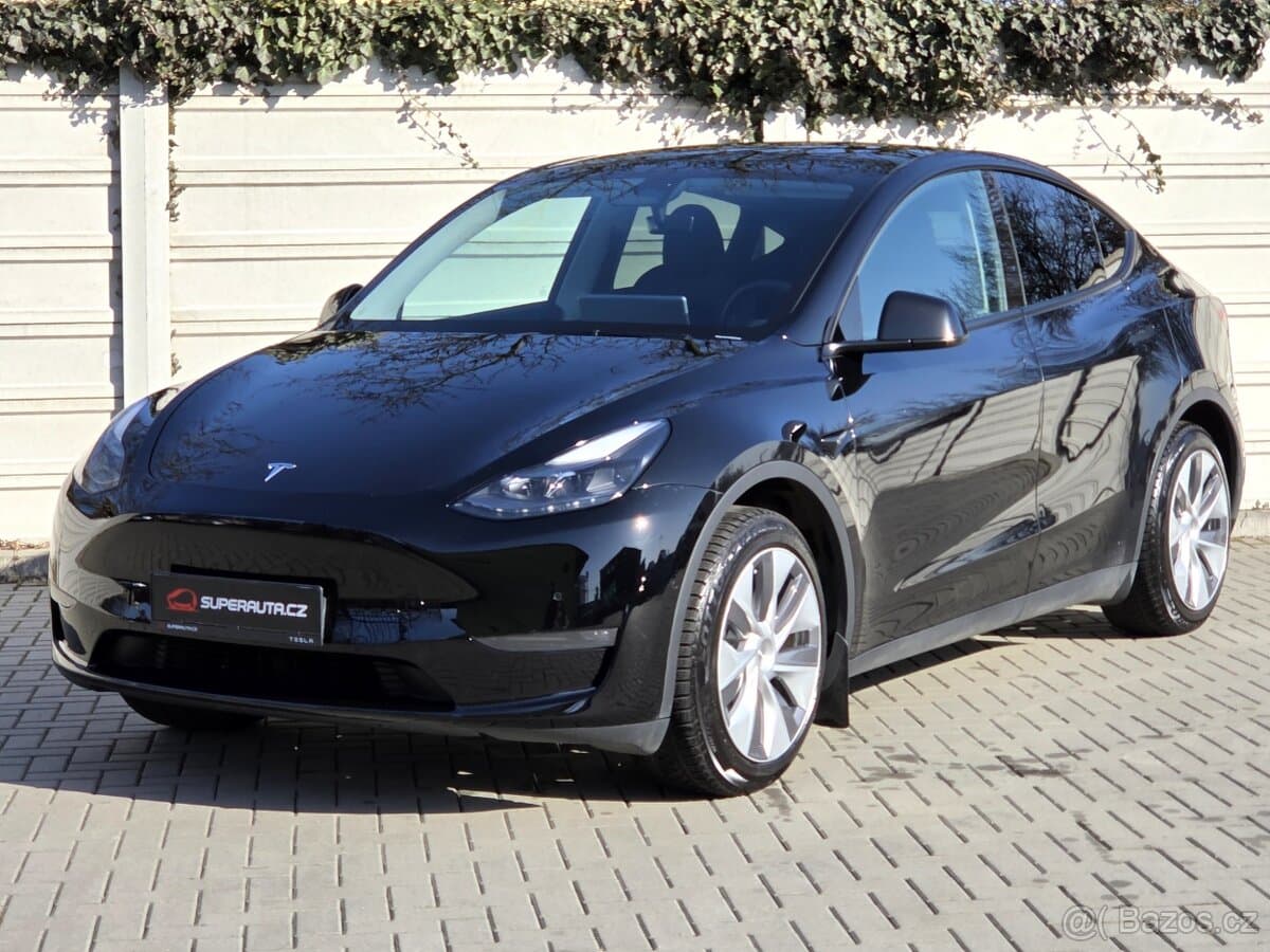 Tesla Model Y 4x4 Long Range / Tažné zařízení / SOH 90.9%