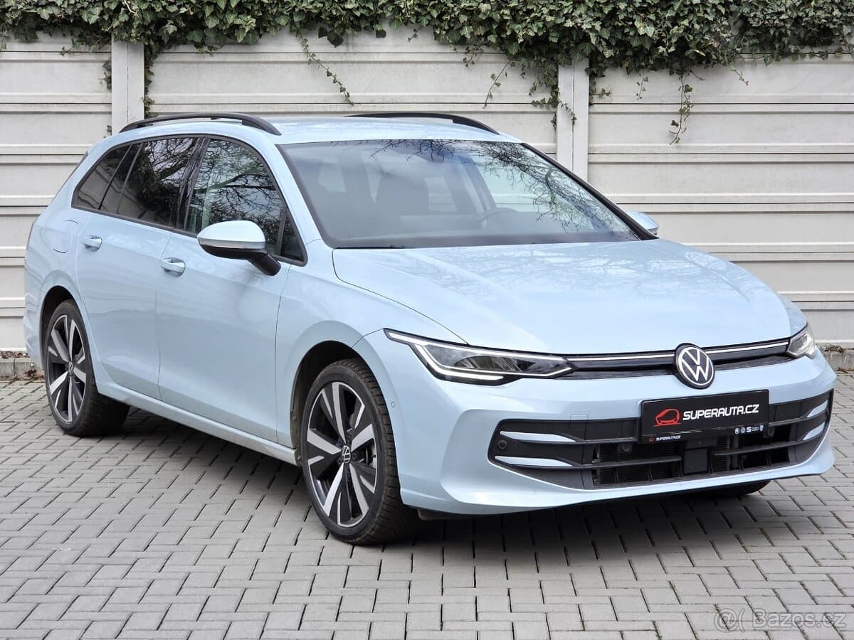 VW Golf VIII 1.5TSI / koupeno v ČR / Tovární záruka