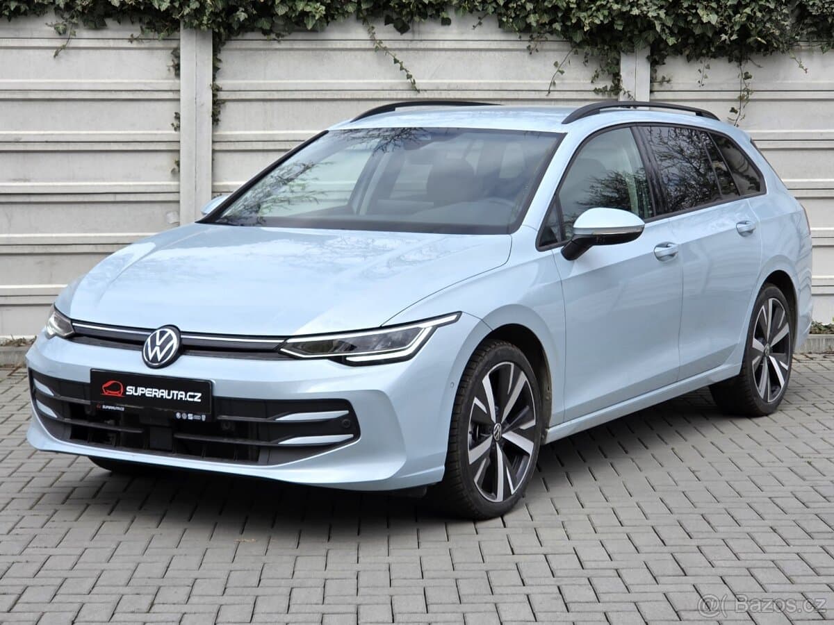 VW Golf VIII 1.5TSI / koupeno v ČR / Tovární záruka