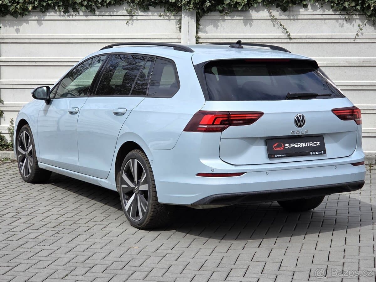 VW Golf VIII 1.5TSI / koupeno v ČR / Tovární záruka