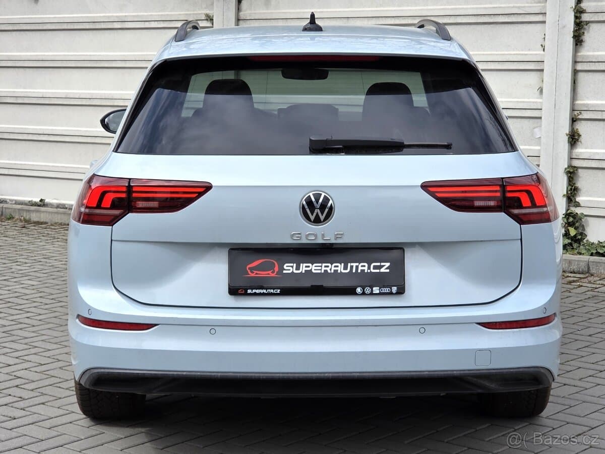 VW Golf VIII 1.5TSI / koupeno v ČR / Tovární záruka