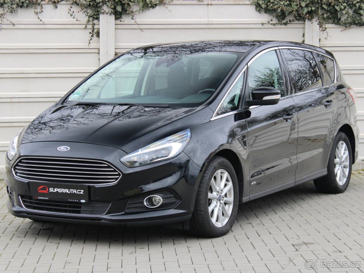 Ford S-MAX 2,0 TDCi 132kW Titanium 4x4 PowerShift 1.Majitel