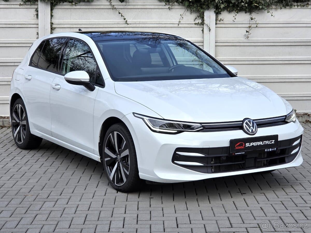 VW Golf VIII 1.5 eTSI DSG / koupeno v ČR / NEHAVAROVÁN