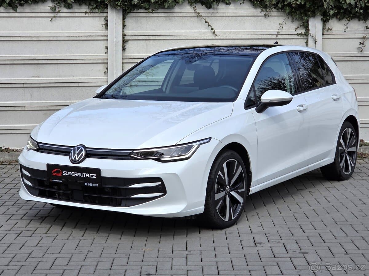 VW Golf VIII 1.5 eTSI DSG / koupeno v ČR / NEHAVAROVÁN