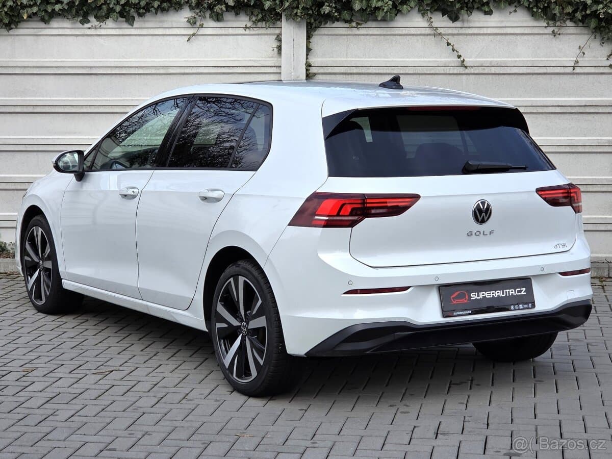 VW Golf VIII 1.5 eTSI DSG / koupeno v ČR / NEHAVAROVÁN