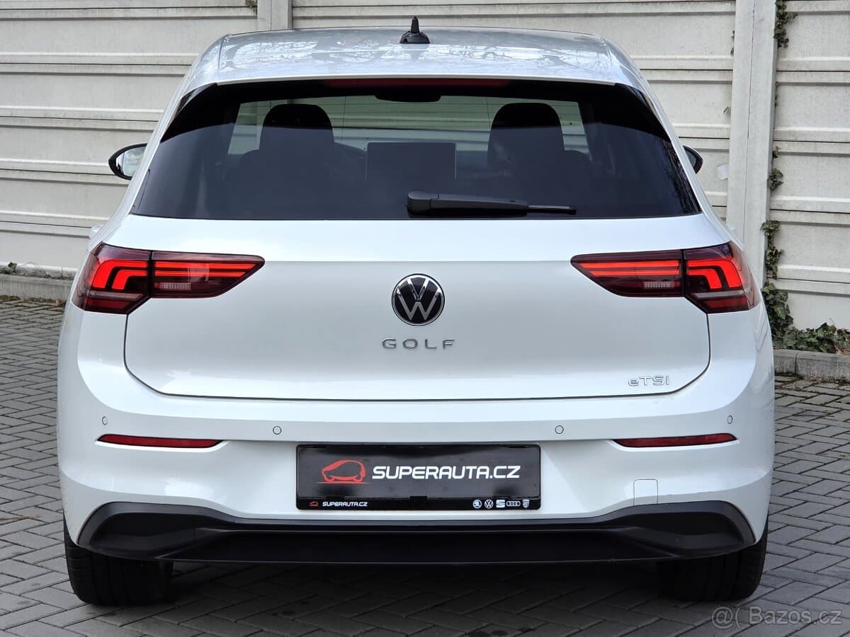 VW Golf VIII 1.5 eTSI DSG / koupeno v ČR / NEHAVAROVÁN