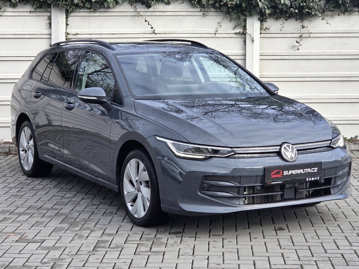 VW Golf 8 Kombi 1.5 eTSI 110 DSG / koup. v ČR / NEHAVAROVÁNO