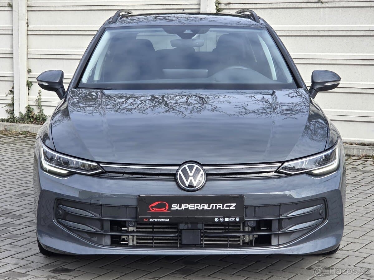 VW Golf 8 Kombi 1.5 eTSI 110 DSG / koup. v ČR / NEHAVAROVÁNO
