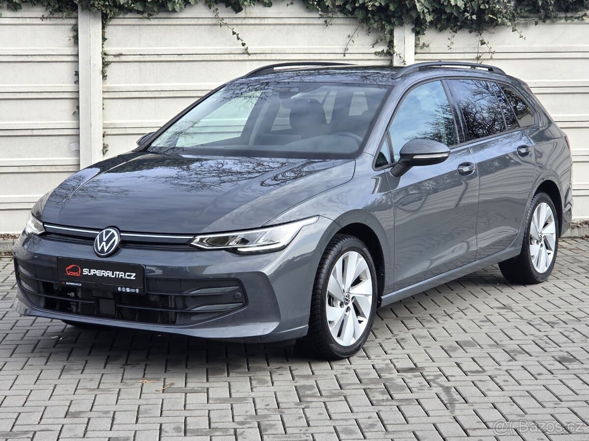 VW Golf 8 Kombi 1.5 eTSI 110 DSG / koup. v ČR / NEHAVAROVÁNO
