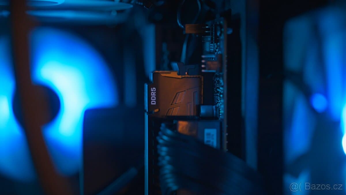 Herní PC - RTX 4070Ti / i7-13700KF / 2TB / 32GB - záruka