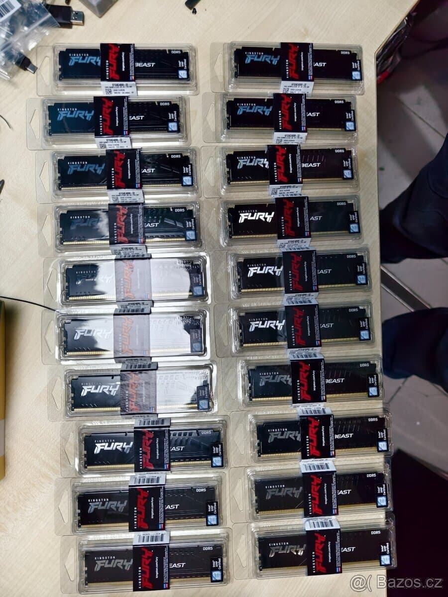 19 kusů 32GB DDR5 5600MHz CL40 Kingston Fury