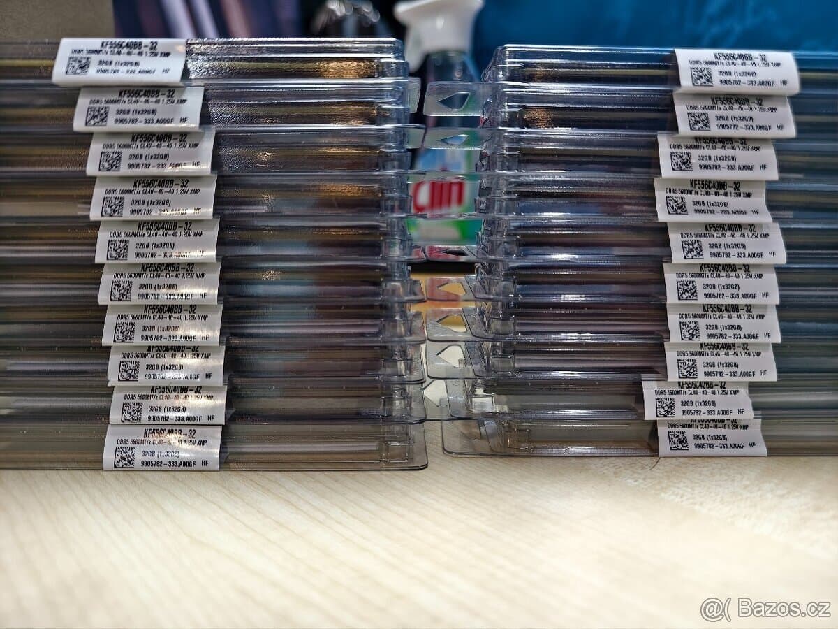 19 kusů 32GB DDR5 5600MHz CL40 Kingston Fury