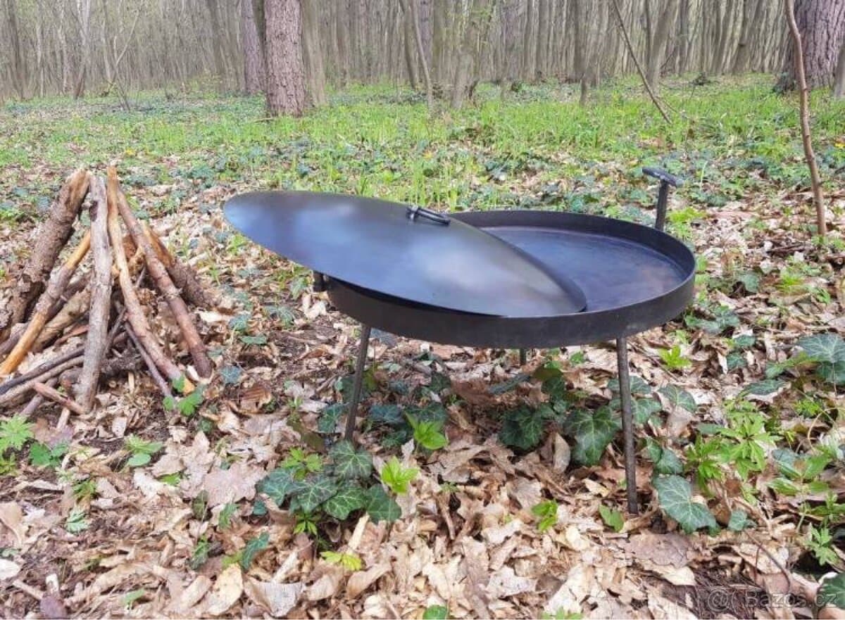ZAHRADNÍ PÁNEV NA OHNIŠTĚ
