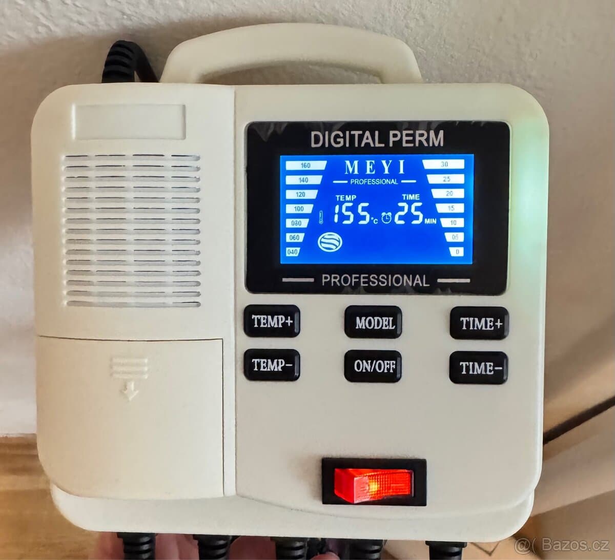Přenosná digitální natáčka vlasů s PTC ohřevem