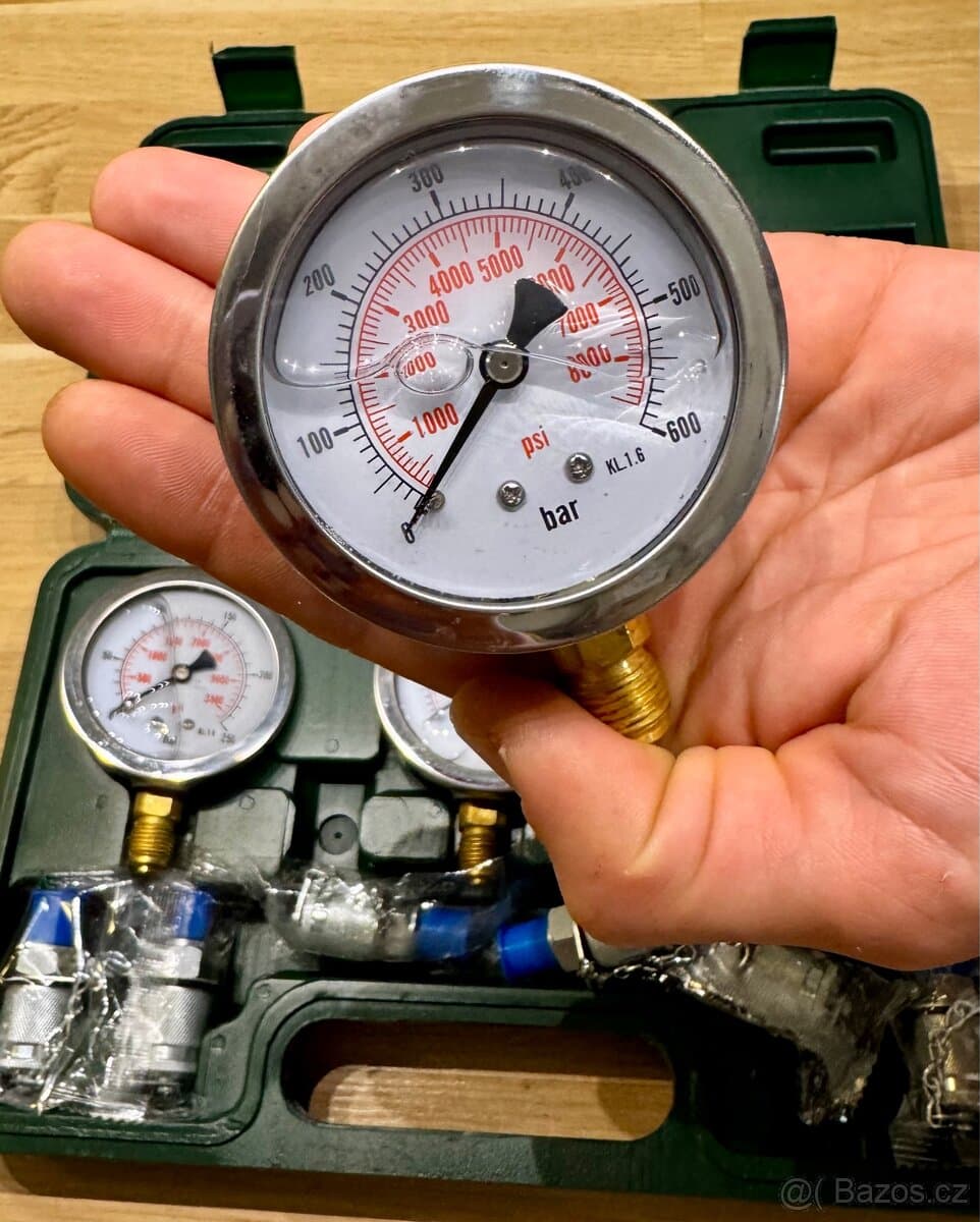 Sada pro testování hydraulických systémů stavební techniky