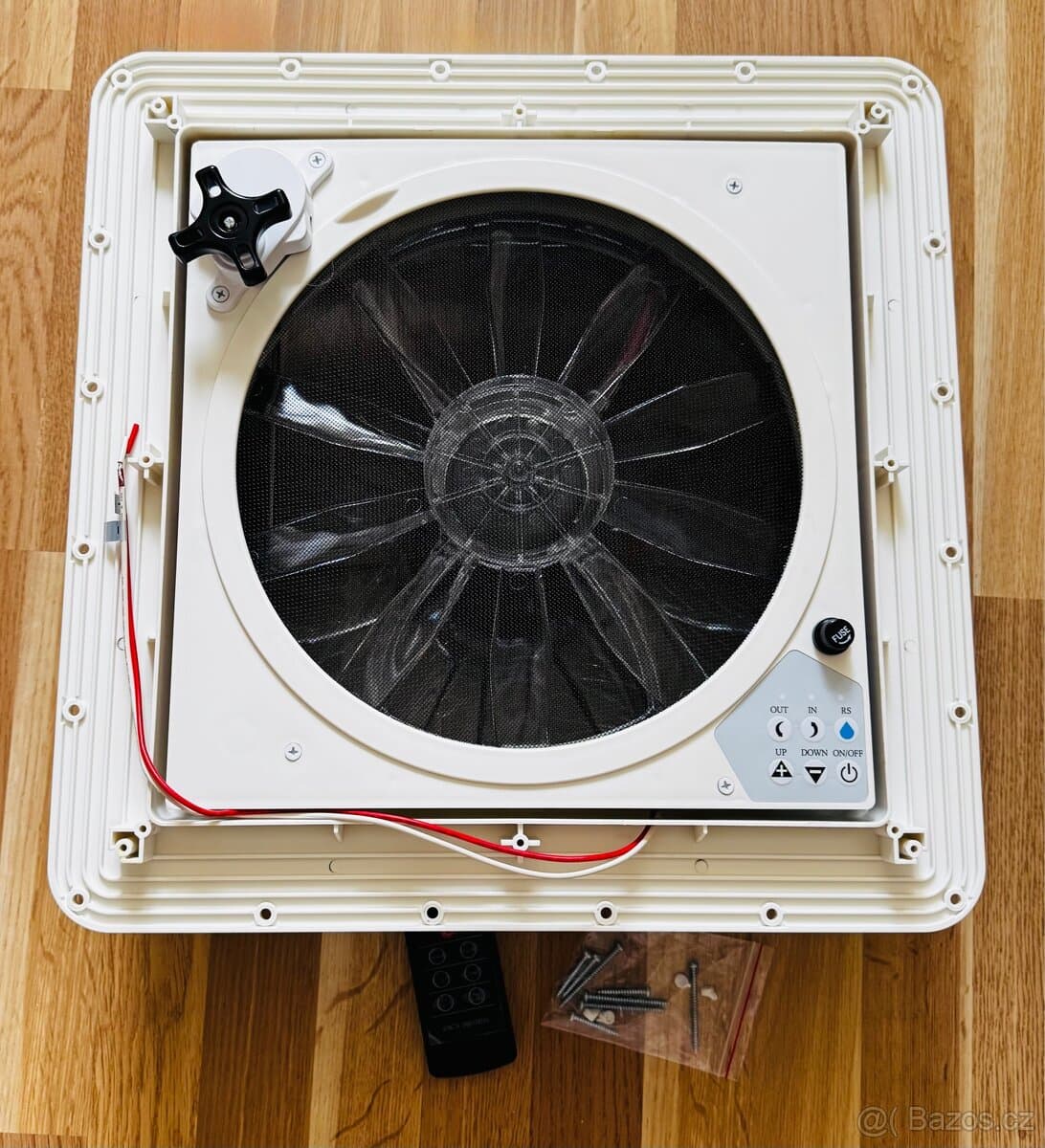 Střešní ventilátor 12V 40×40 cm pro karavan / RV