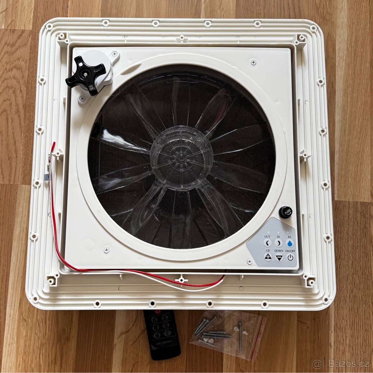 Střešní ventilátor 12V 40×40 cm pro karavan / RV