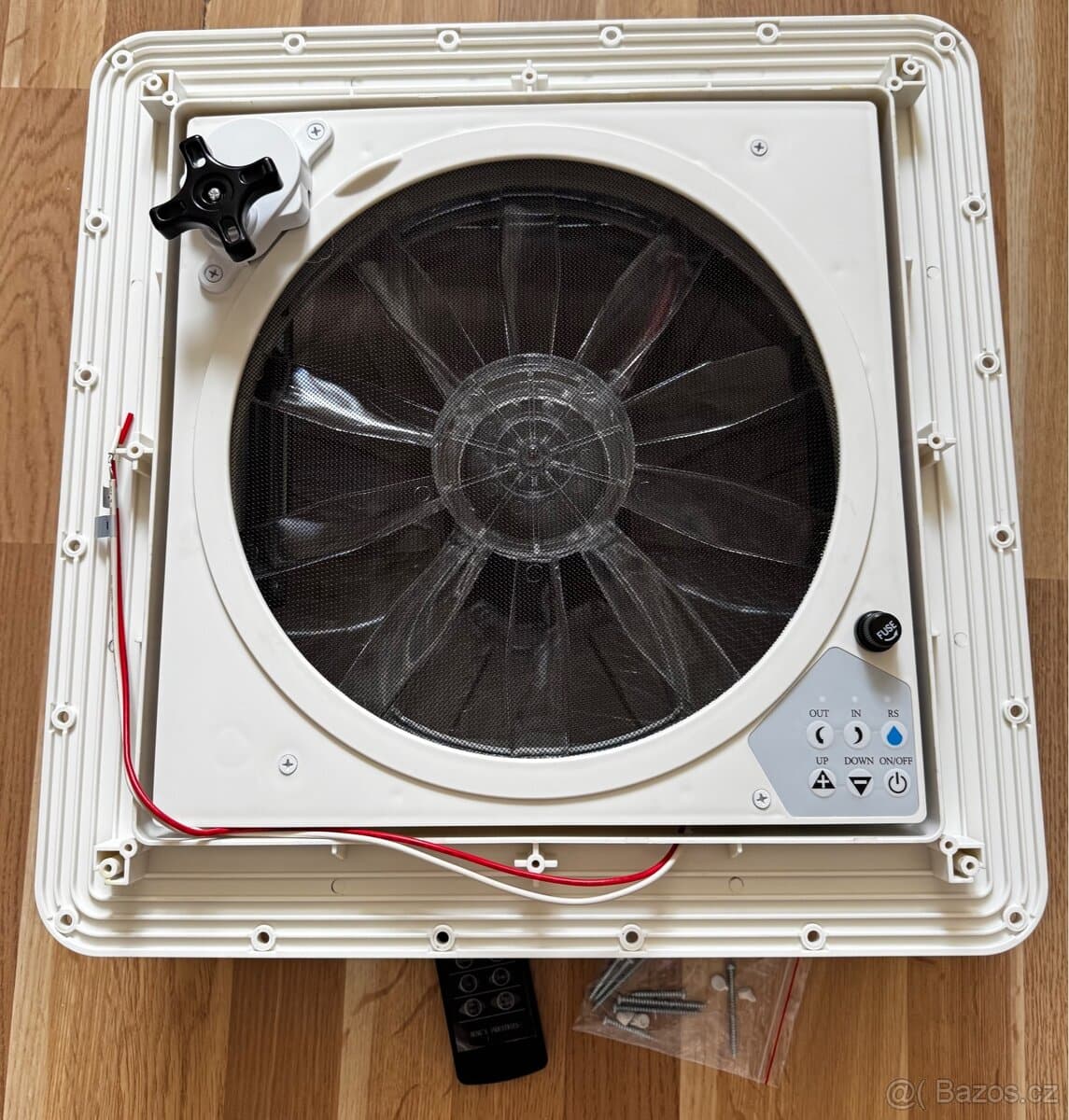 Střešní ventilátor 12V 40×40 cm pro karavan / RV