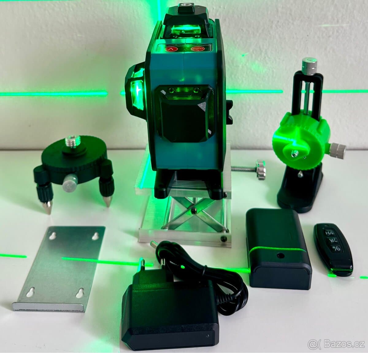 4D křížový laser se stativem – 16 linií, samonivelační