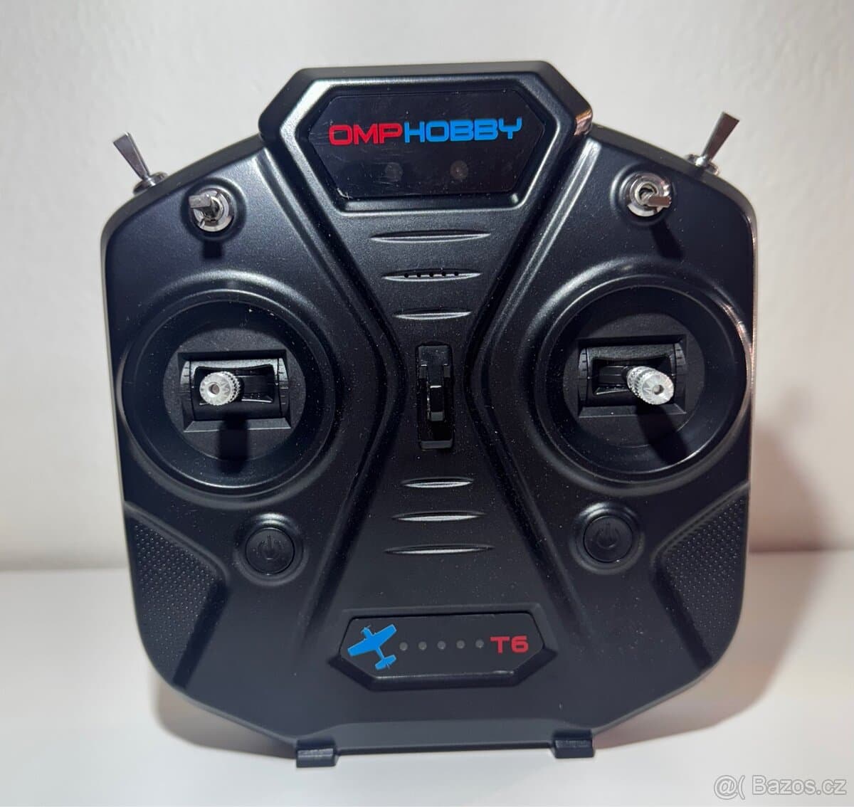 Rádiový vysílač OMPHobby T6 pro vrtulníky a letadla