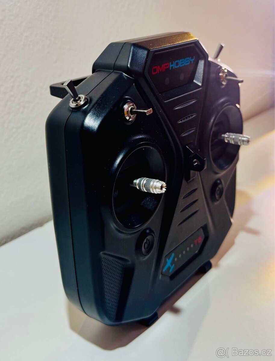 Rádiový vysílač OMPHobby T6 pro vrtulníky a letadla