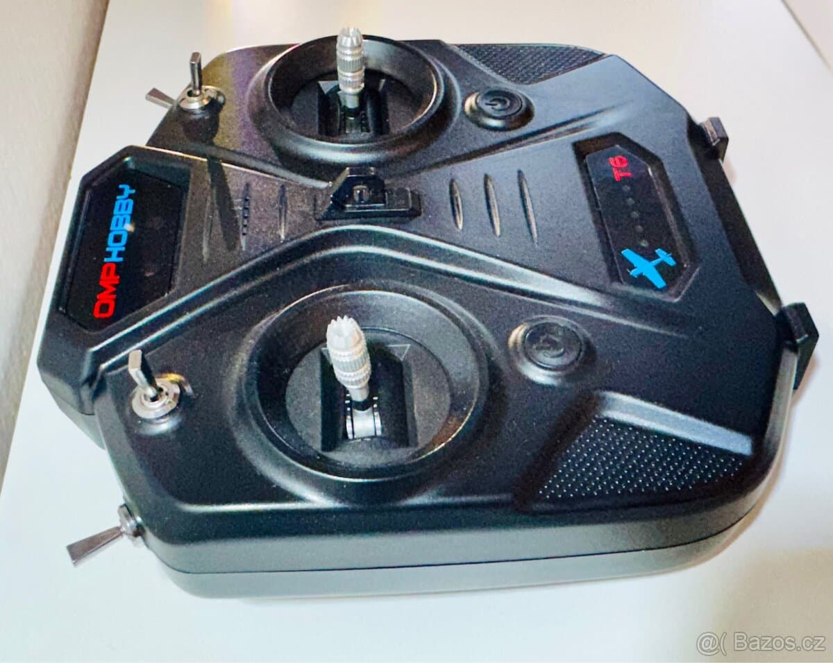Rádiový vysílač OMPHobby T6 pro vrtulníky a letadla