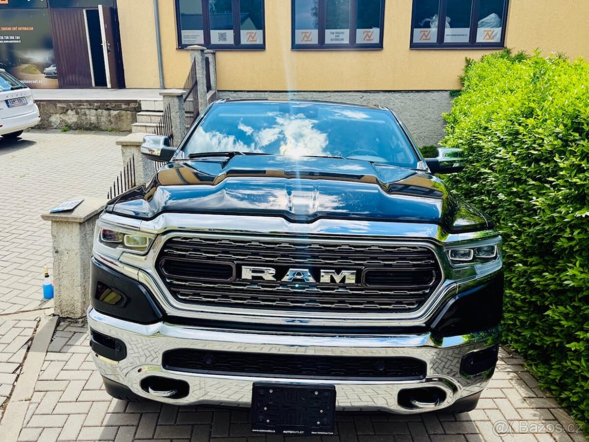 DODGE RAM 1500 5,7 HEMI 295kW LIMITED E-Torque Koup.ČR,1maj