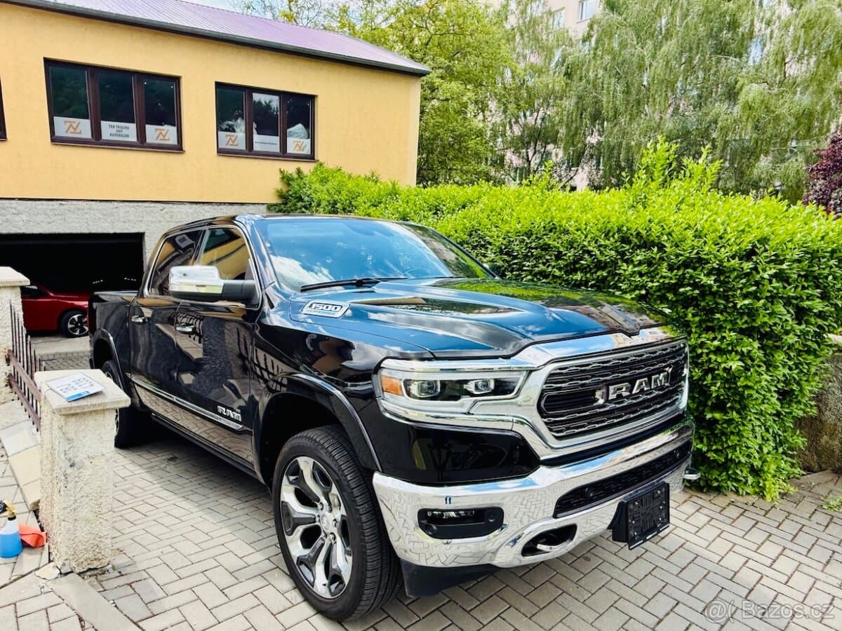 DODGE RAM 1500 5,7 HEMI 295kW LIMITED E-Torque Koup.ČR,1maj