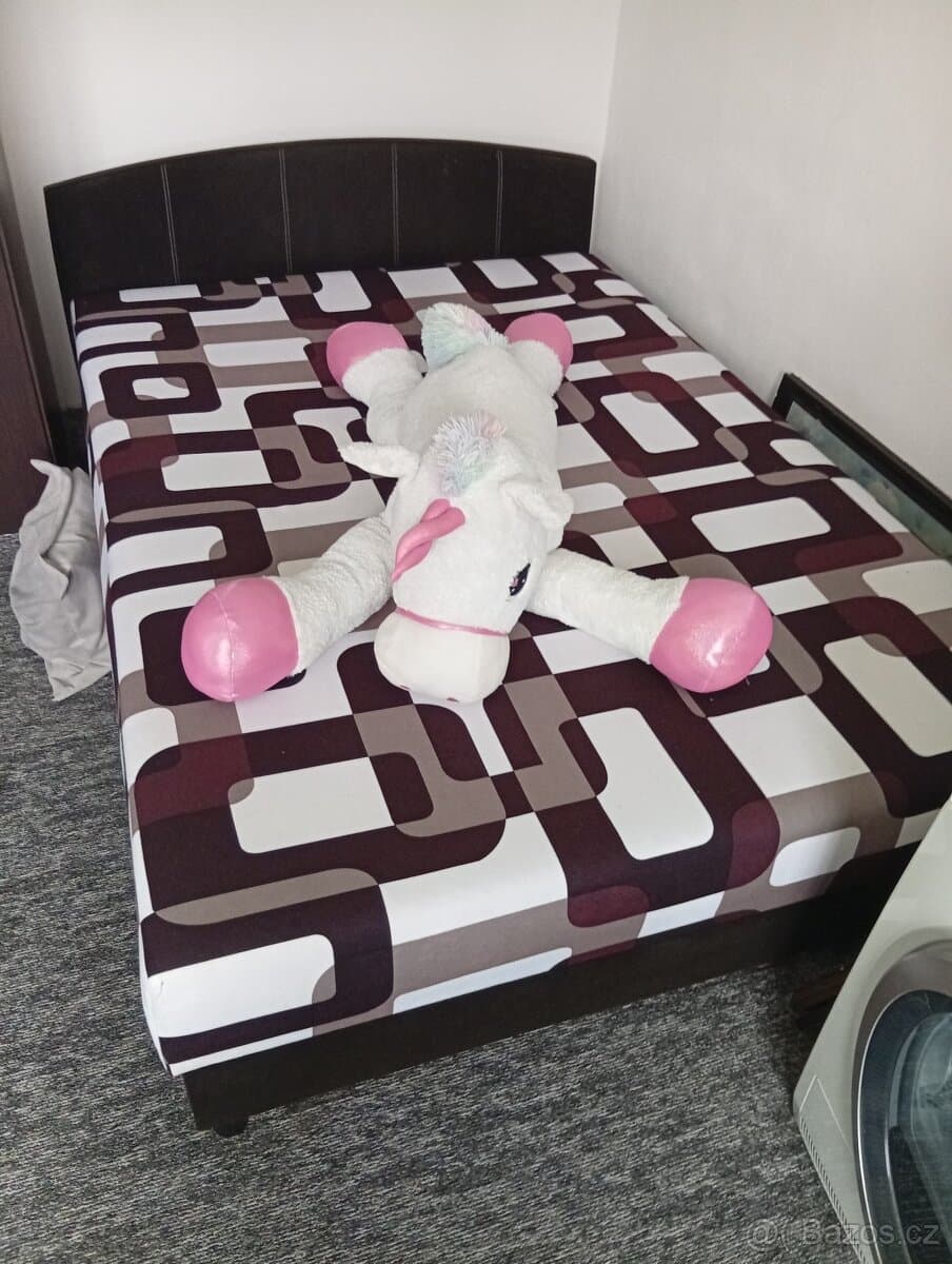 Prodám postel 1/2 jak nová