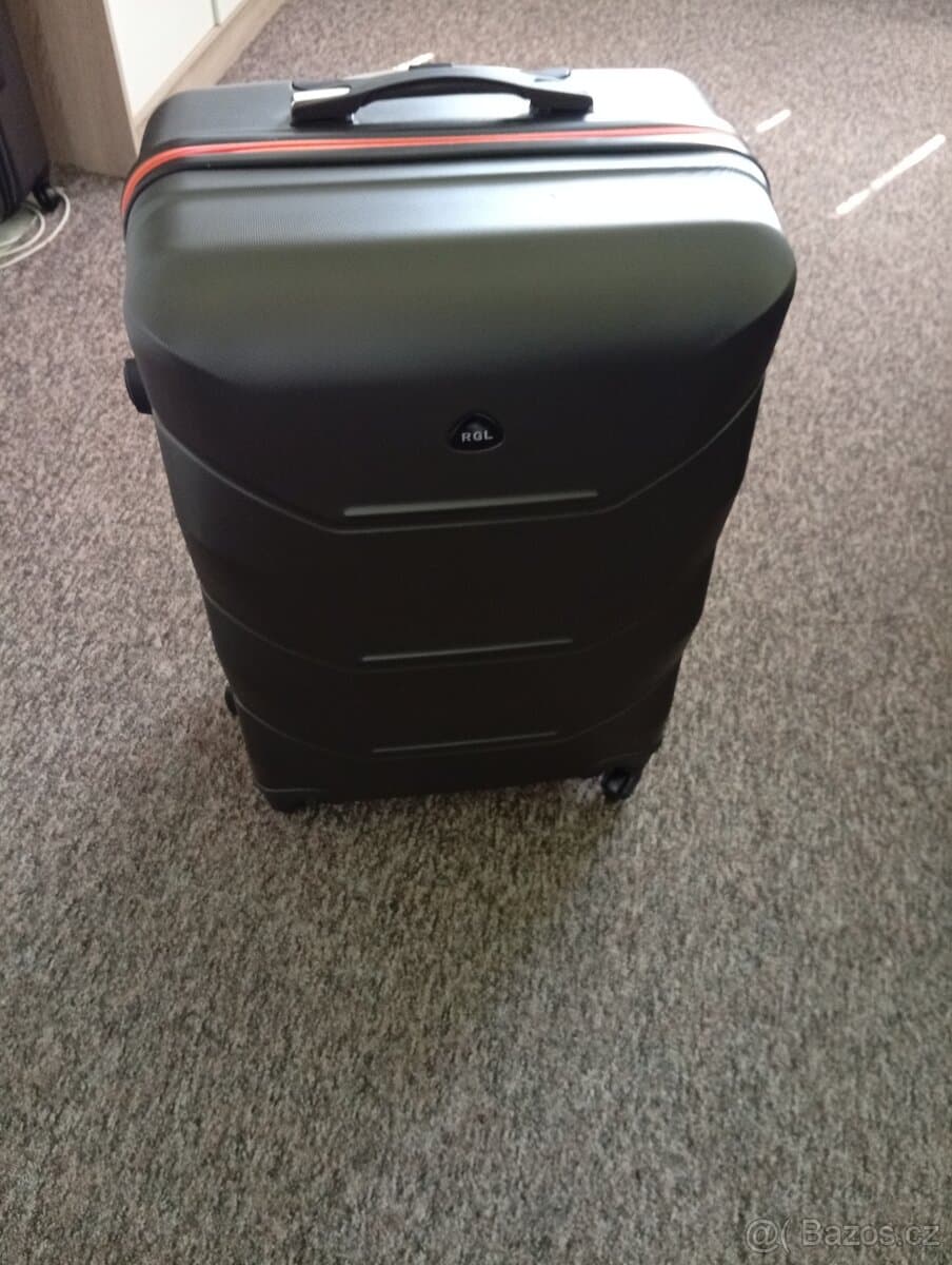 Prodám cestovní kufr xxl . Size 24.