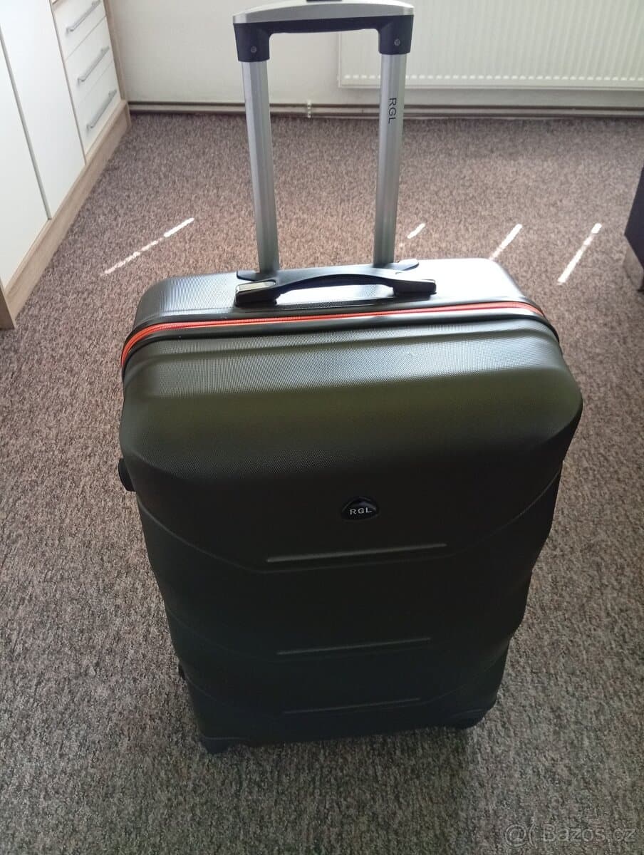 Prodám cestovní kufr xxl . Size 24.
