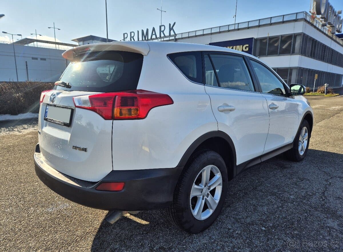 TOYOTA RAV4 D-4D 2013 1.MAJITEL-TEMPOMAT KAMERA SERVISKA