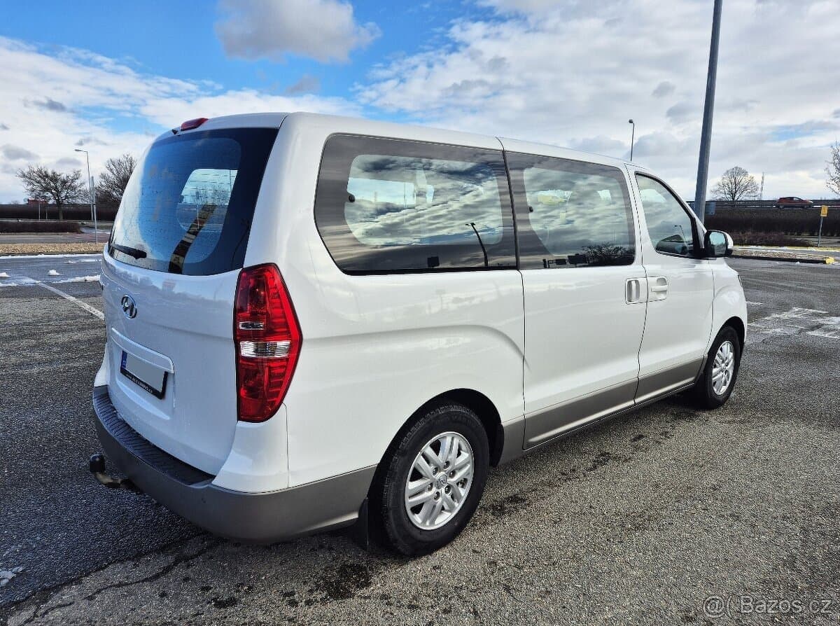 HYUNDAI H1 2.5CDi FACELIFT 2019 1 MAJITEL MANUÁL 8 MÍST TAŽN