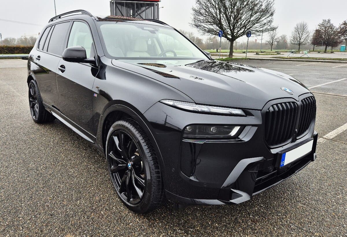 BMW X7 4.0i 1.MAJITEL ČR DPH M - PERFORMANCE -