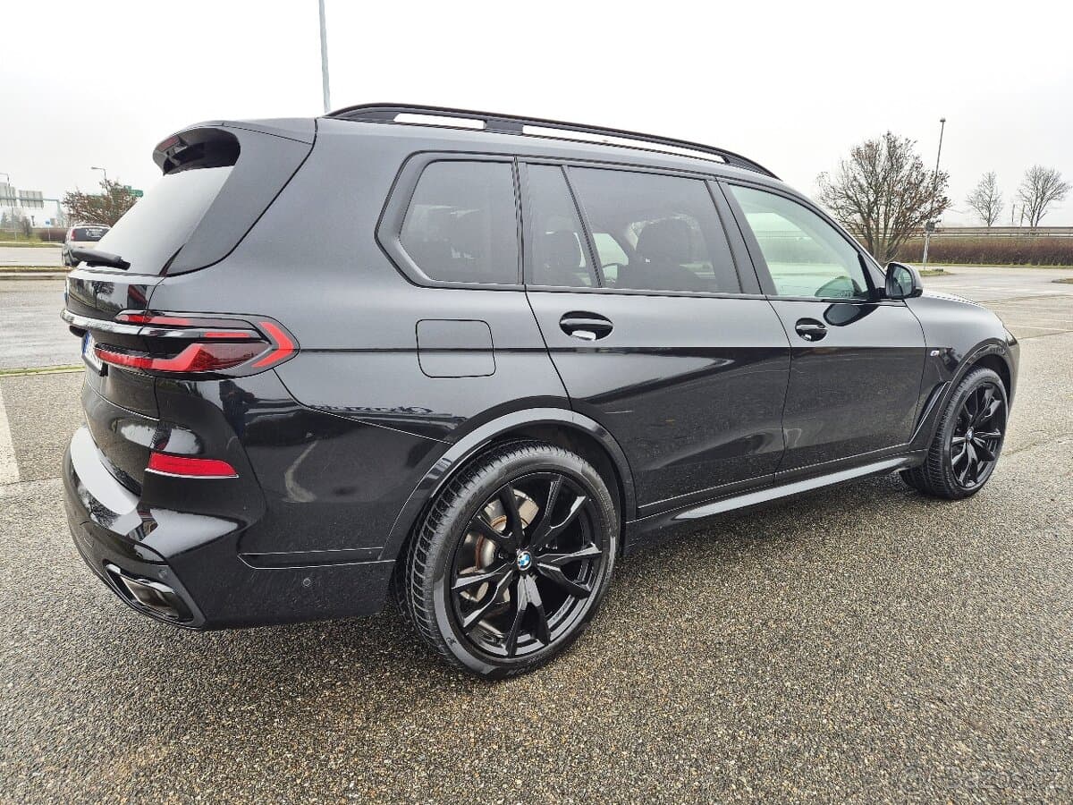 BMW X7 4.0i 1.MAJITEL ČR DPH M - PERFORMANCE -