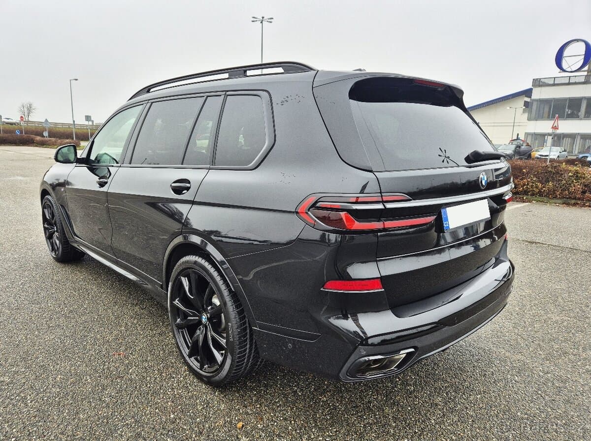 BMW X7 4.0i 1.MAJITEL ČR DPH M - PERFORMANCE -