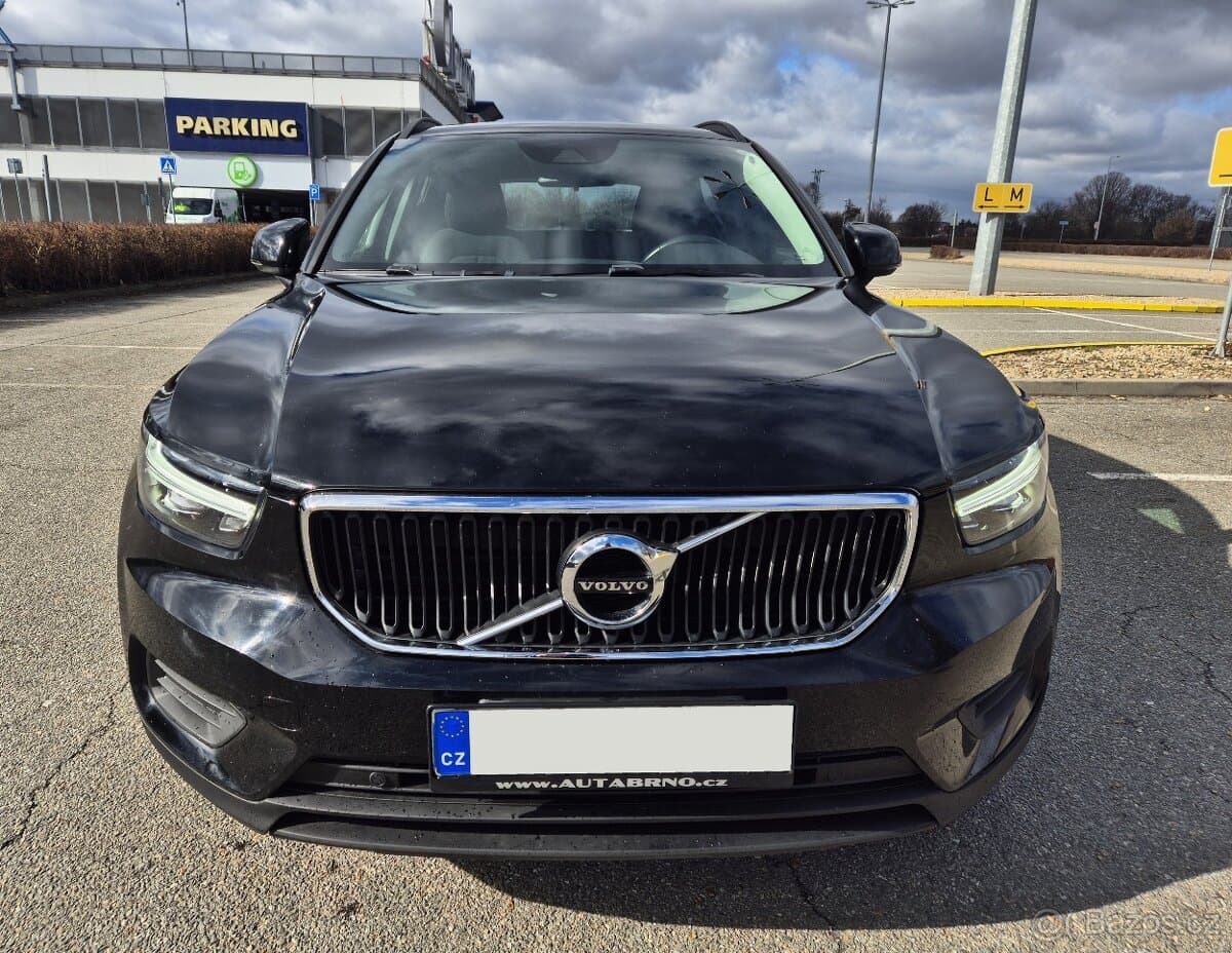 VOLVO XC40 1.5i 163PS ROK 2020 1.MAJITEL LED TEMPOMAT MAUNÁL