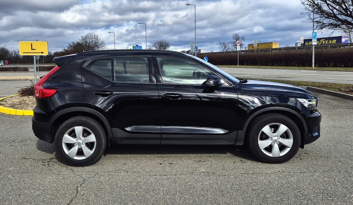 VOLVO XC40 1.5i 163PS ROK 2020 1.MAJITEL LED TEMPOMAT MAUNÁL